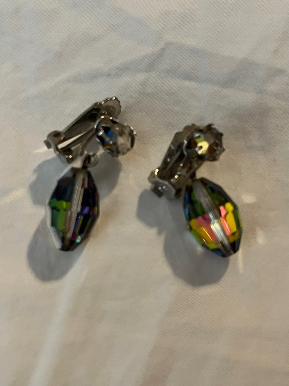 Vintage crystal drop briolette dangle earrings from the 1960s - Picture 2 of 3